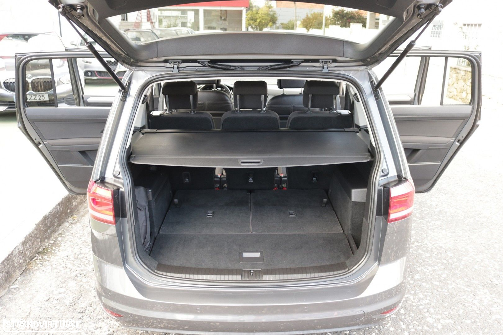 VW Touran 1.6 TDI Confortline DSG - 13