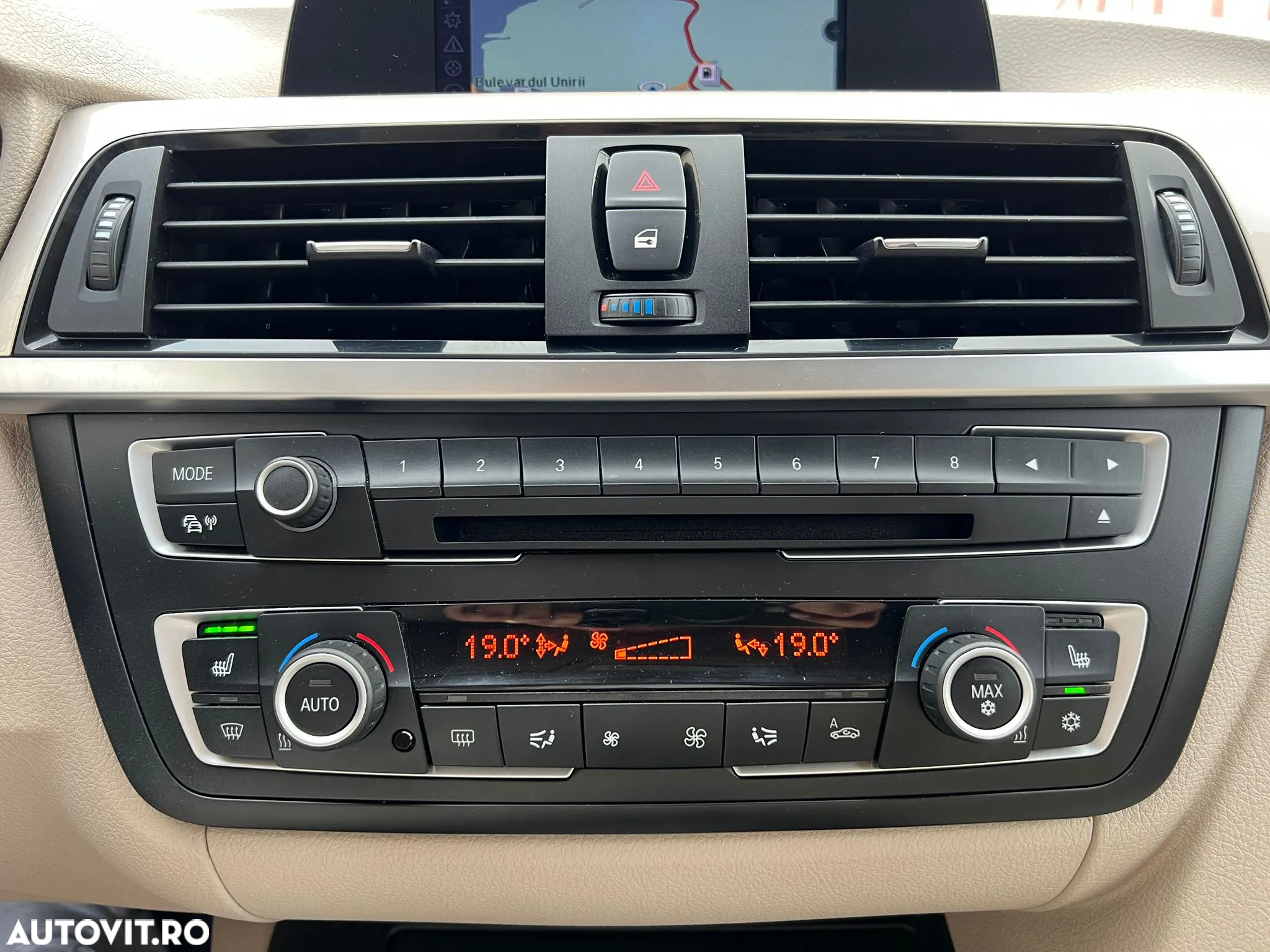 BMW Seria 3 320d DPF Touring Aut. - 17