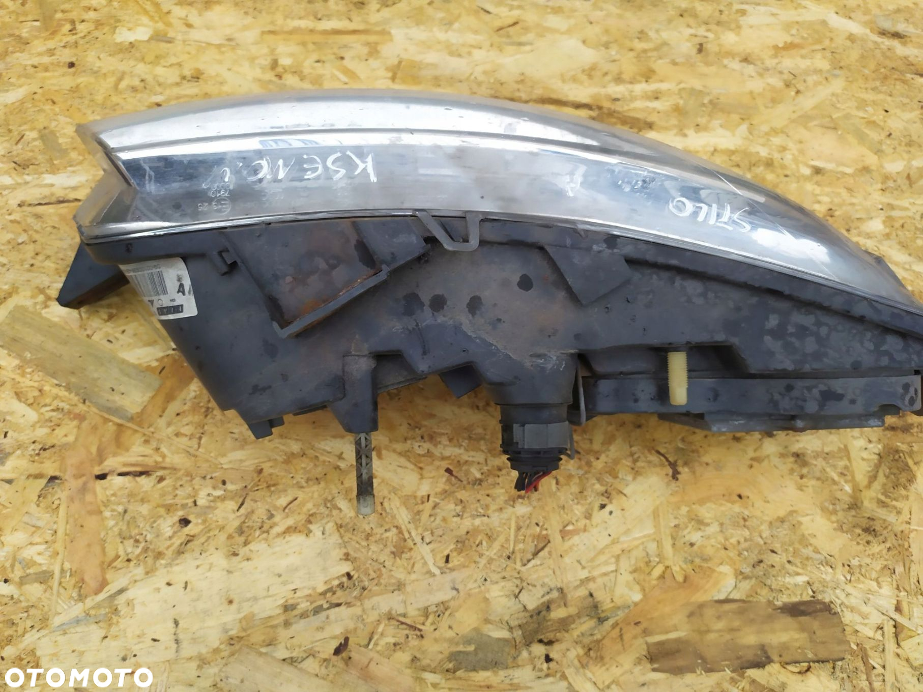 REFLEKTOR LAMPA PRAWY PRZÓD XENON FIAT STILO - 5