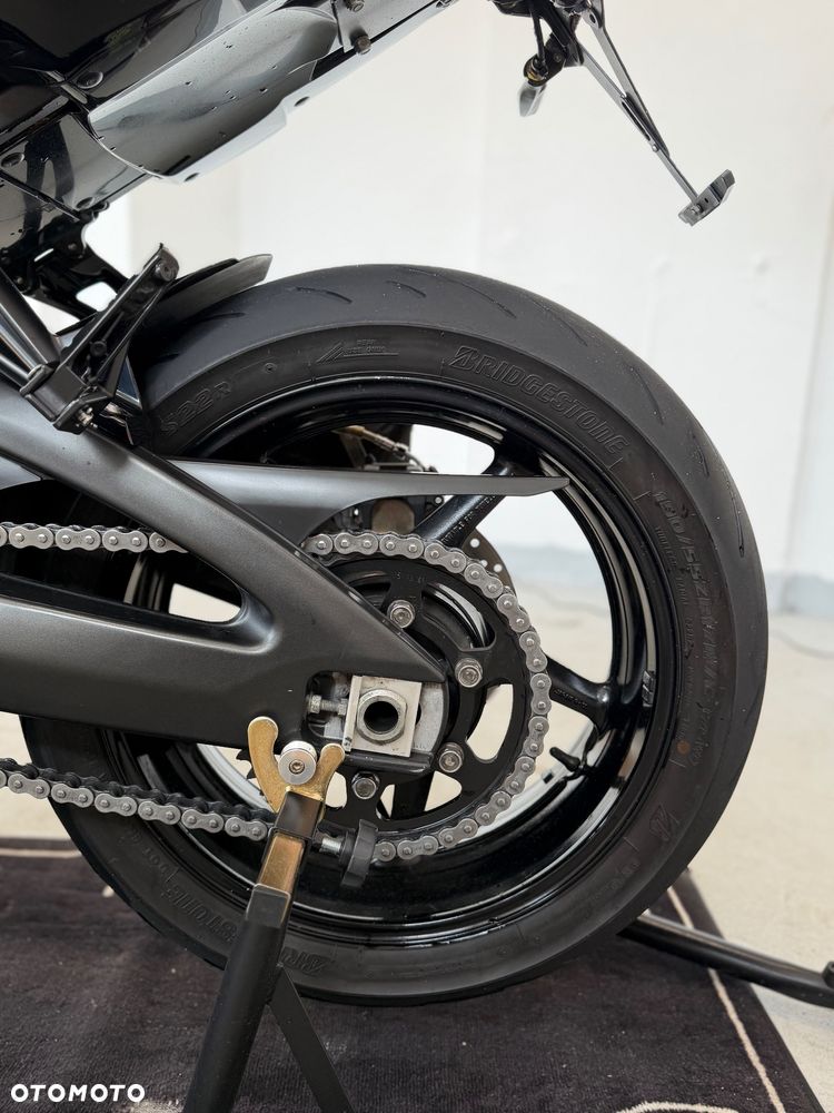 Yamaha FZ - 24