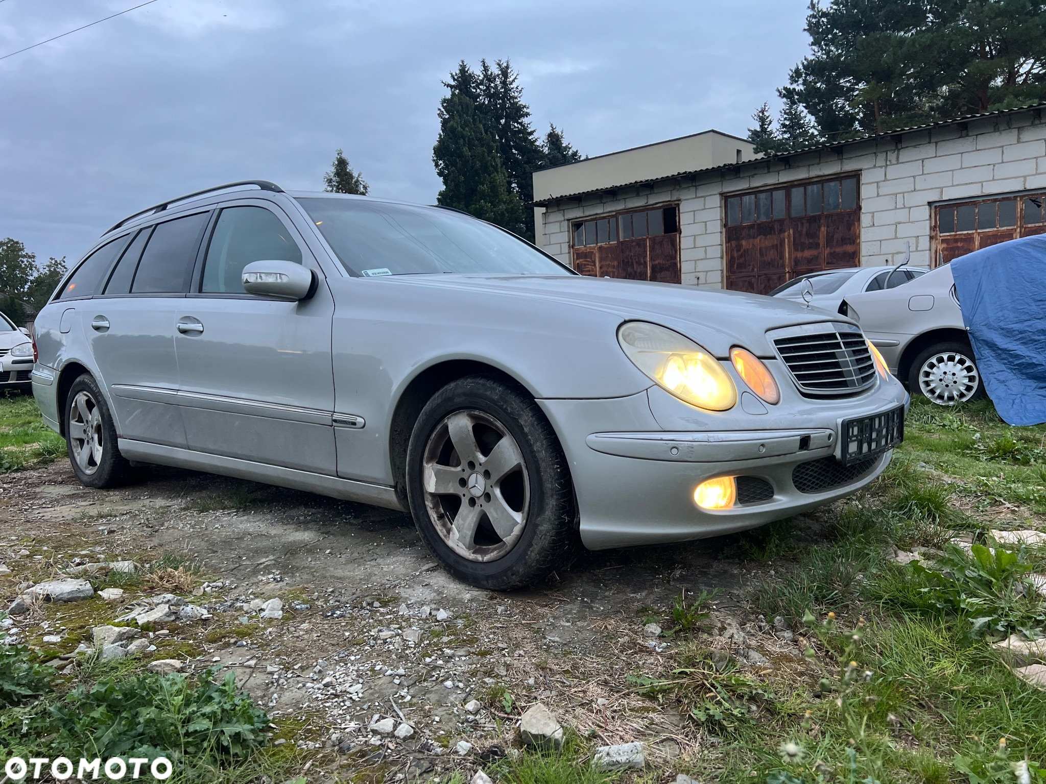 Mercedes w211 wszystkie części kod lakieru C197 C723 /185 /359 - 2