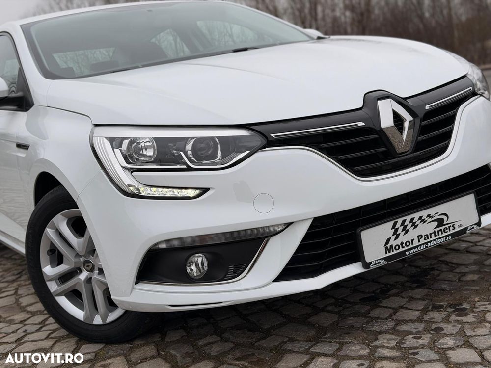Renault Megane TCe Business - 12