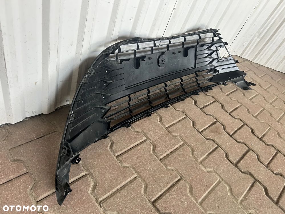 TOYOTA YARIS III LIFT 2017-2020 KRATKA ŚRODKOWA W ZDERZAK PRZÓD PRZEDNI ATRAPA GRILL LAKIEROWANA - 10