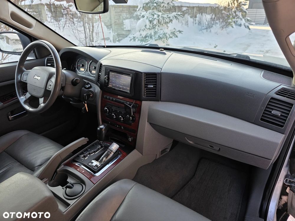 Jeep Grand Cherokee - 30