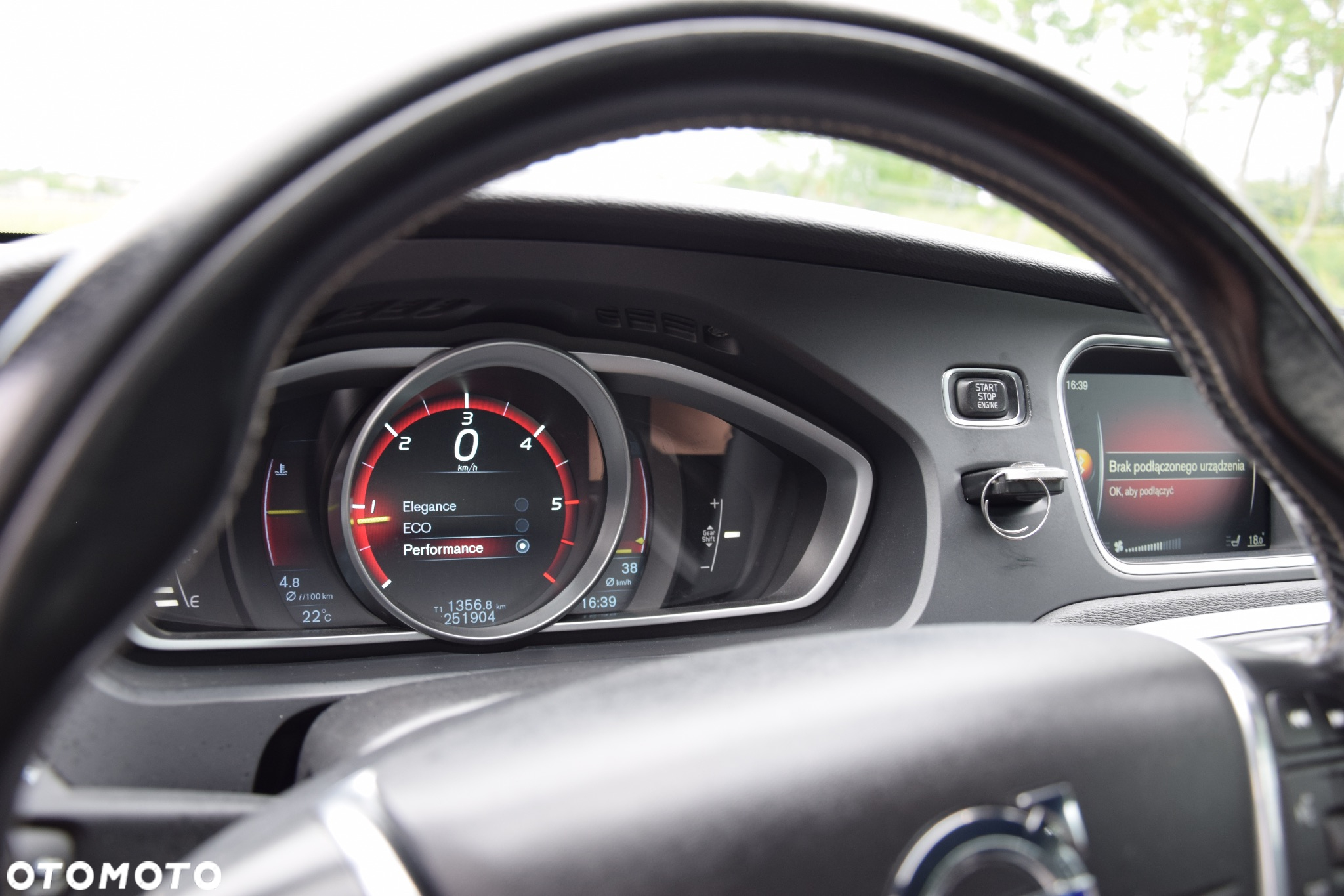 Volvo V40 D3 Drive-E R-Design Kinetic - 19