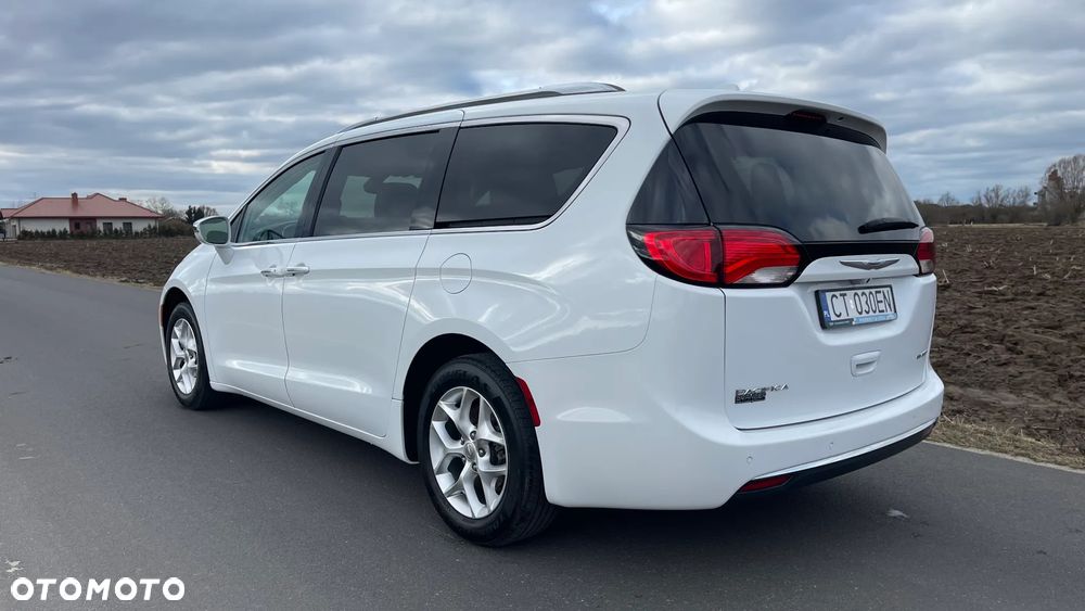 Chrysler Pacifica - 4