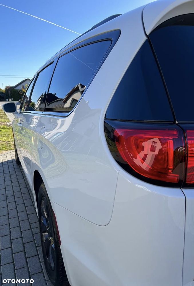 Chrysler Pacifica - 3