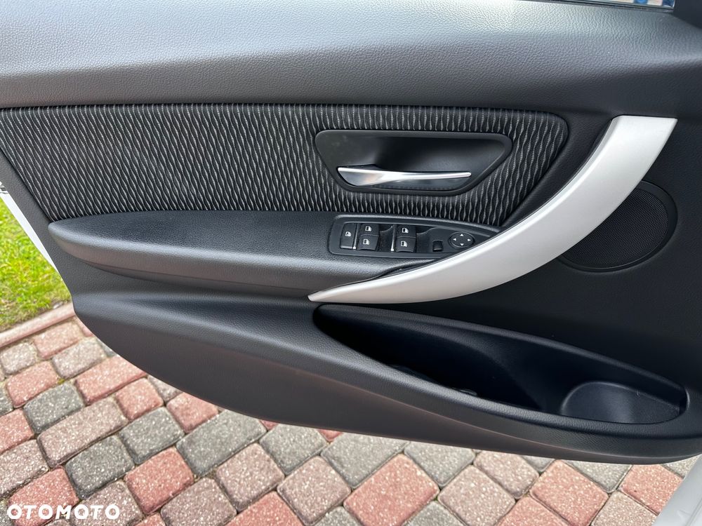 BMW Seria 3 318i - 16