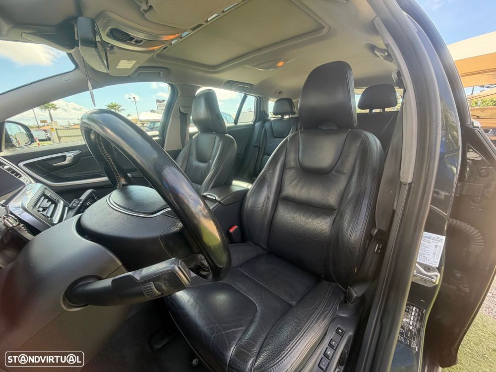 Volvo V60 2.4 D6 Momentum AWD Phev - 11