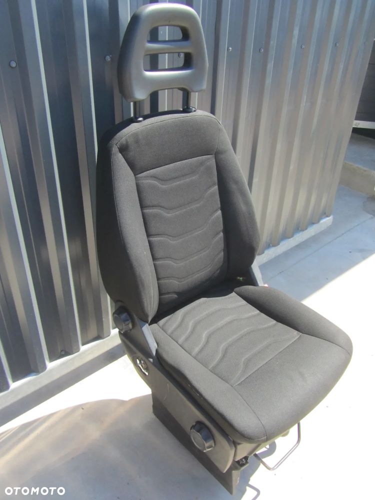 Iveco Daily 14->fotel kierowcy UK - 3