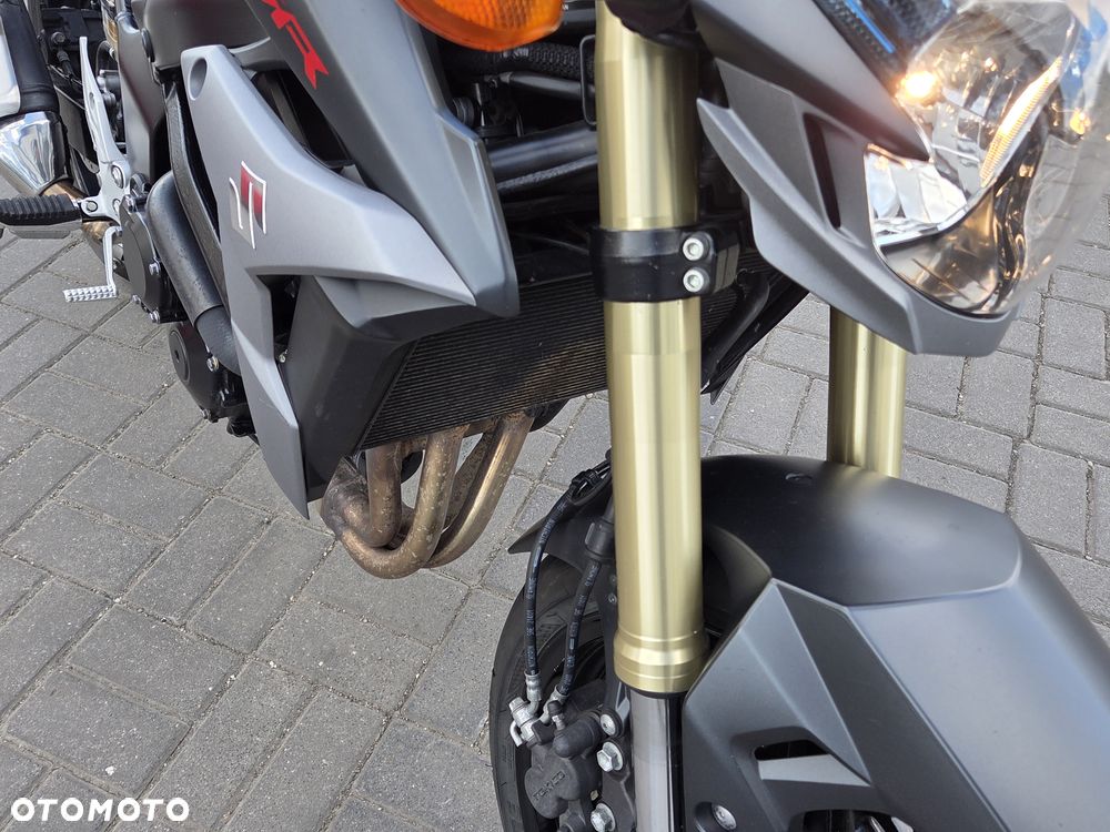 Suzuki GSR - 22