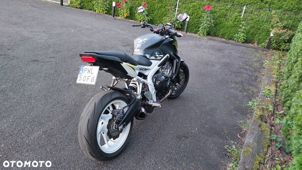 Honda CB - 4
