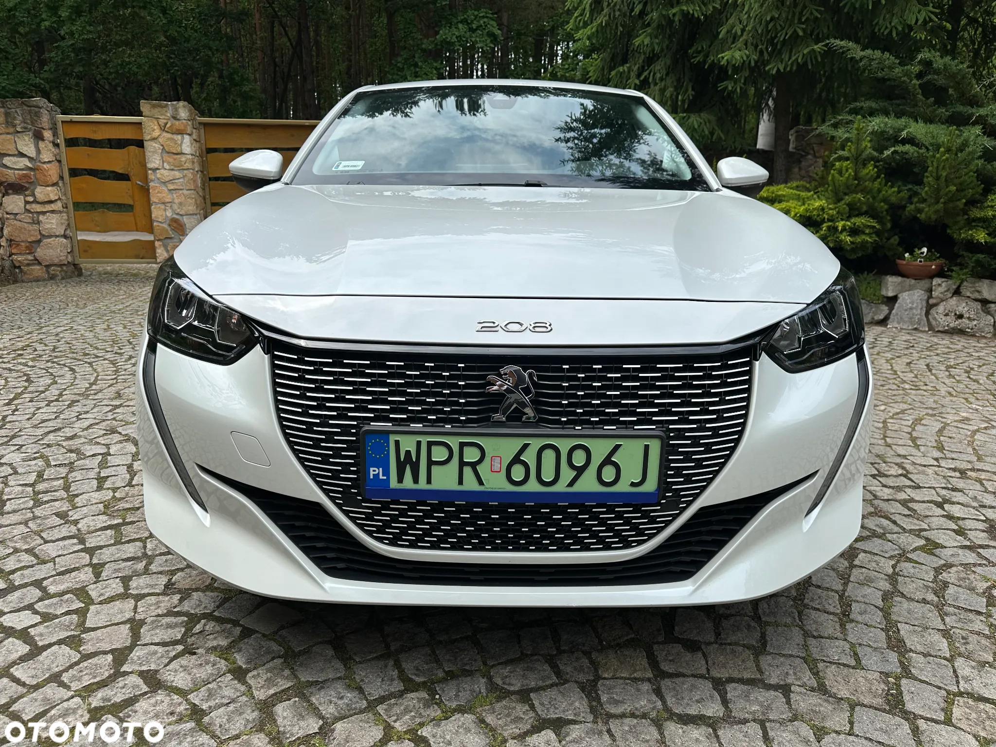 Peugeot 208 e-208 Allure - 11