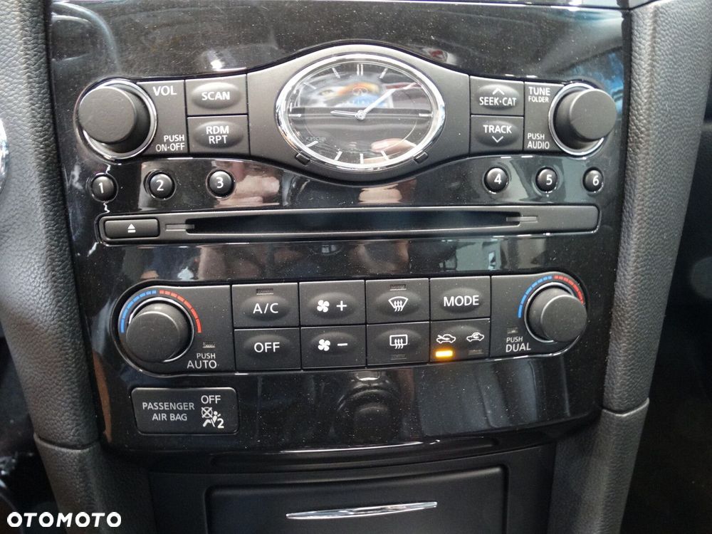 Infiniti QX70 - 25