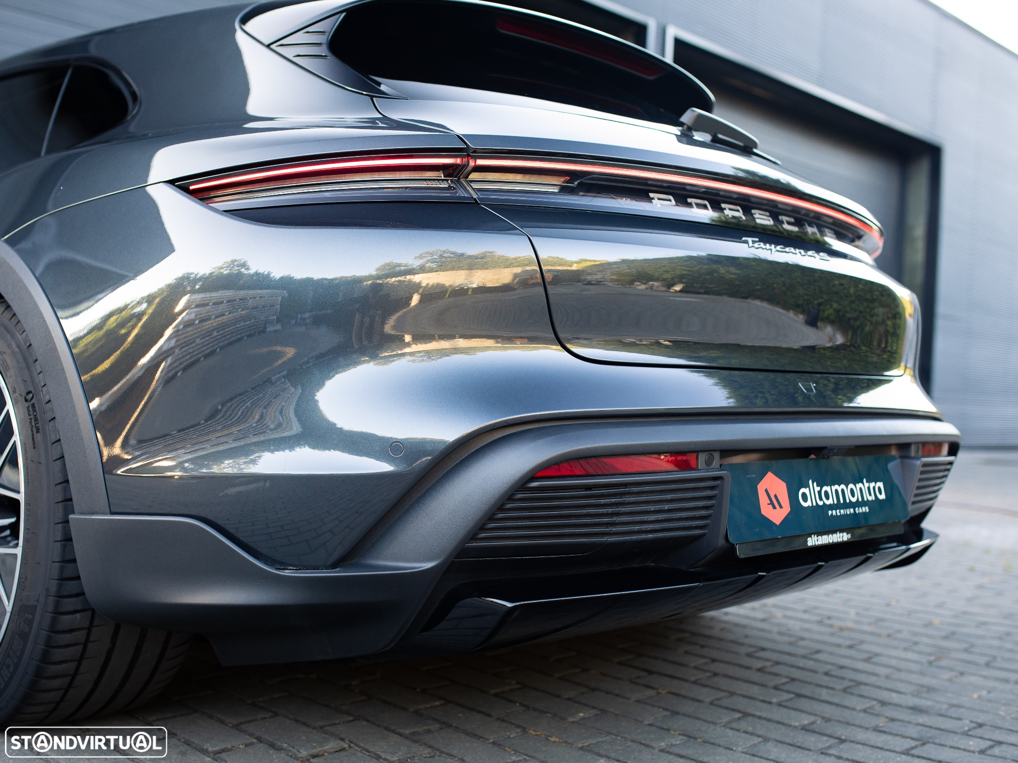 Porsche Taycan Cross Turismo 4S - 19