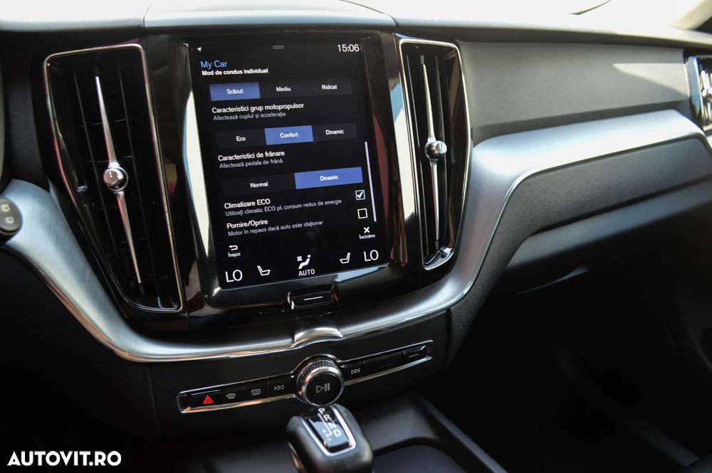 Volvo XC 60 D4 AWD Geartronic Momentum - 28