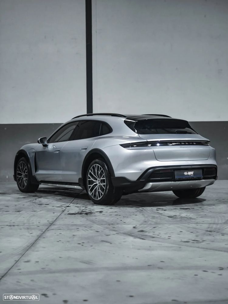 Porsche Taycan Cross Turismo 4 - 11