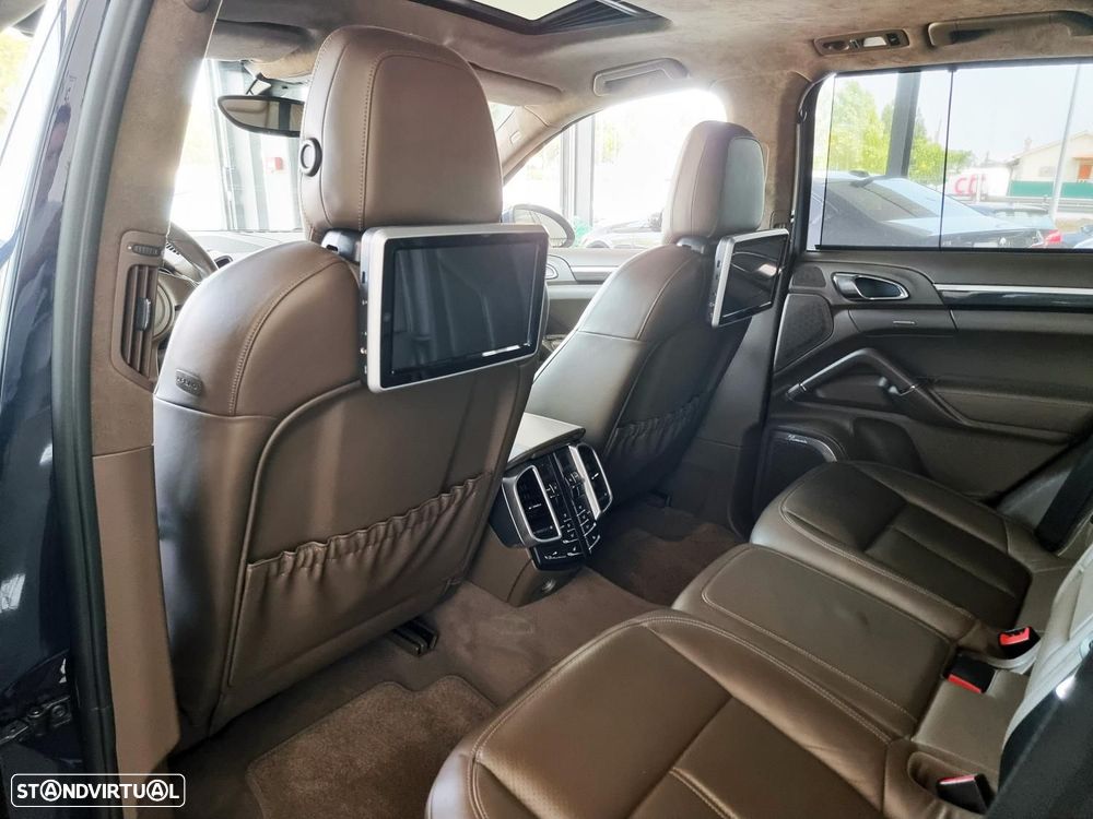 Porsche Cayenne Turbo - 17