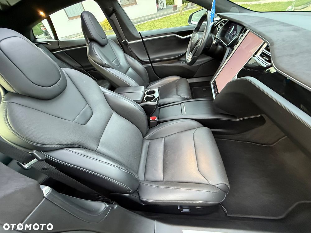 Tesla Model S - 12
