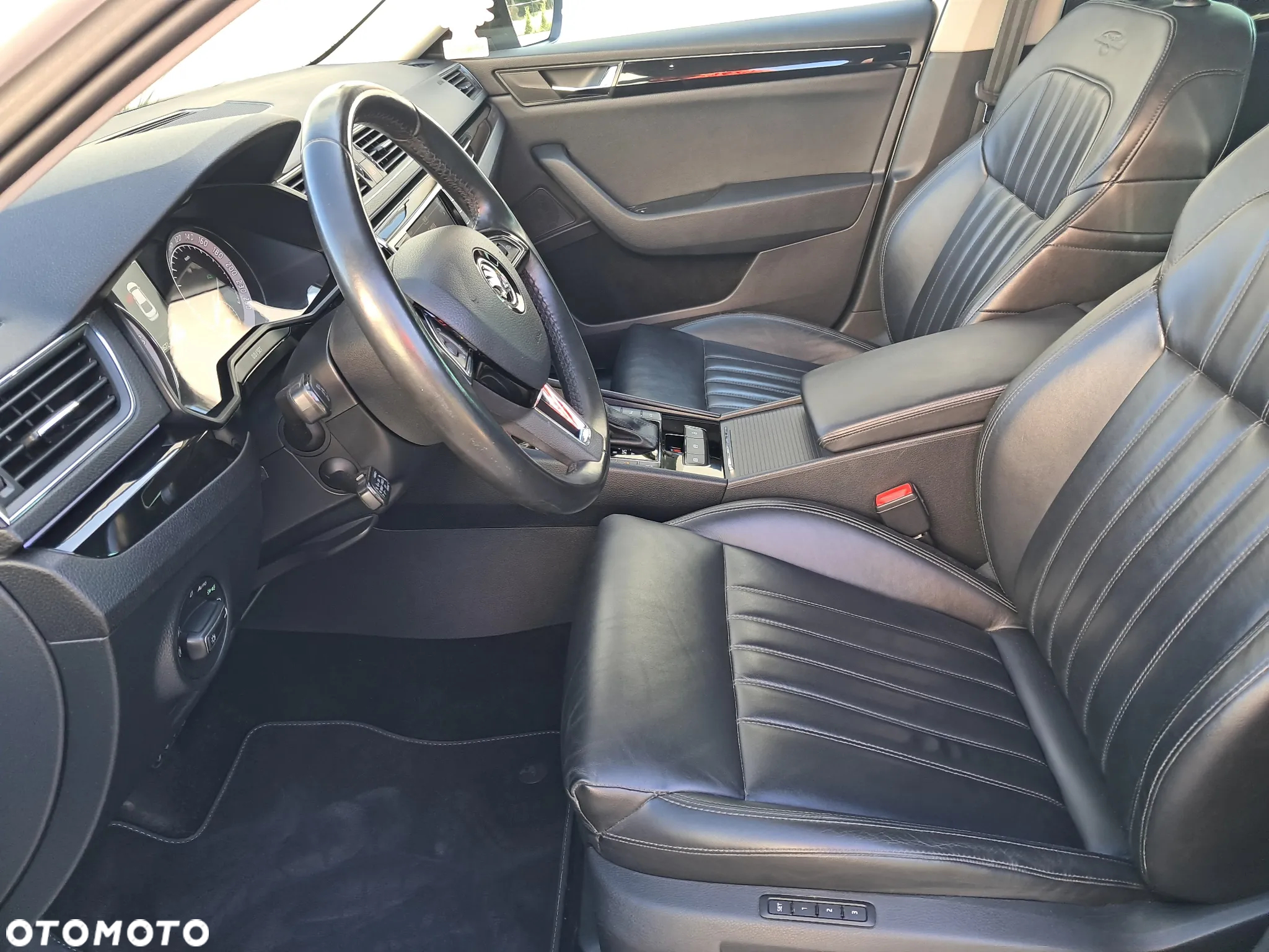 Skoda Superb 2.0 TDI L&K DSG - 9