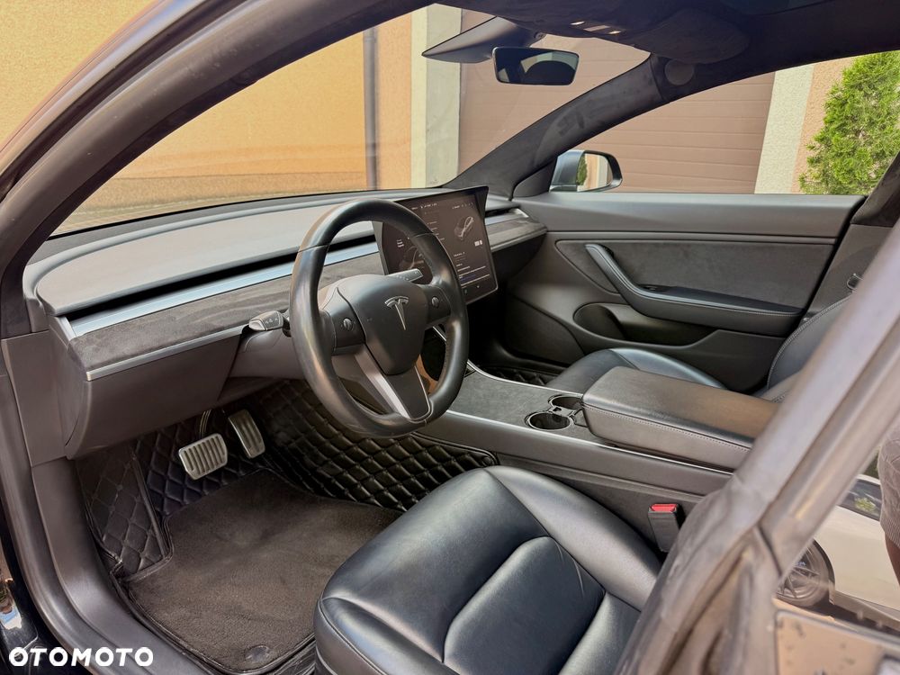 Tesla Model 3 - 12
