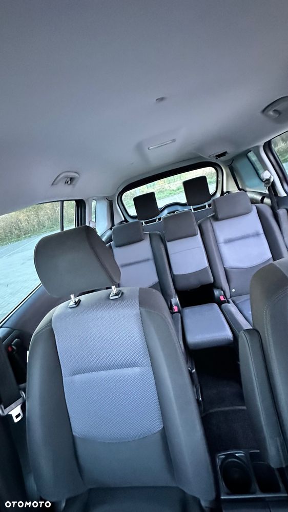 Mazda 5 - 10