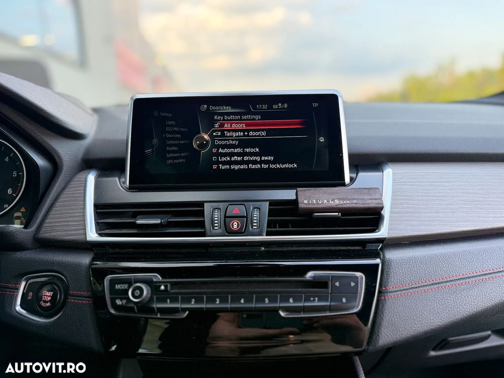 BMW Seria 2 218d - 24