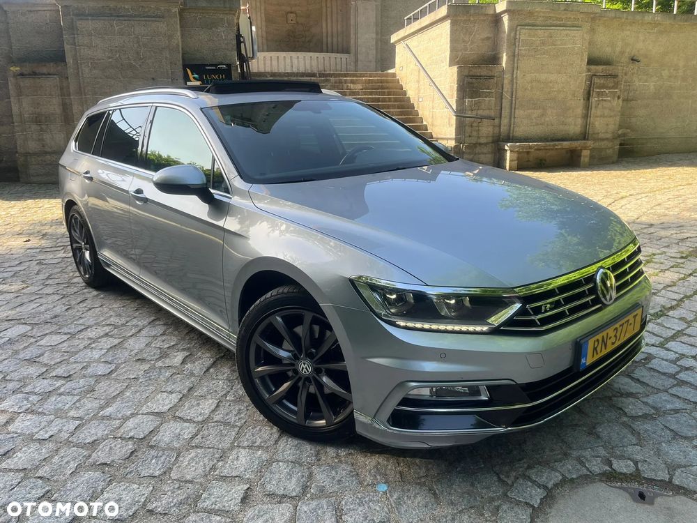 Volkswagen Passat - 1