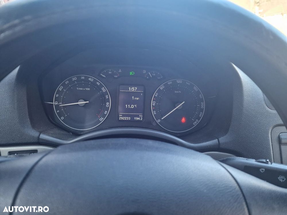 Skoda Octavia 1.6 FSI Ambiente - 10