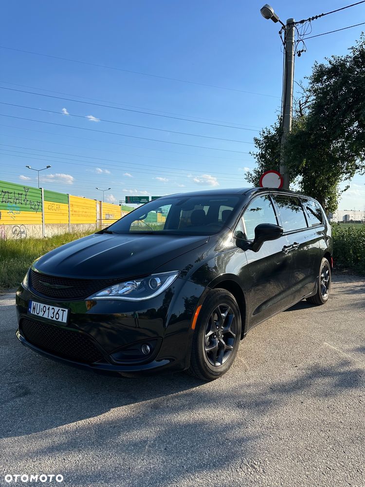 Chrysler Pacifica - 1