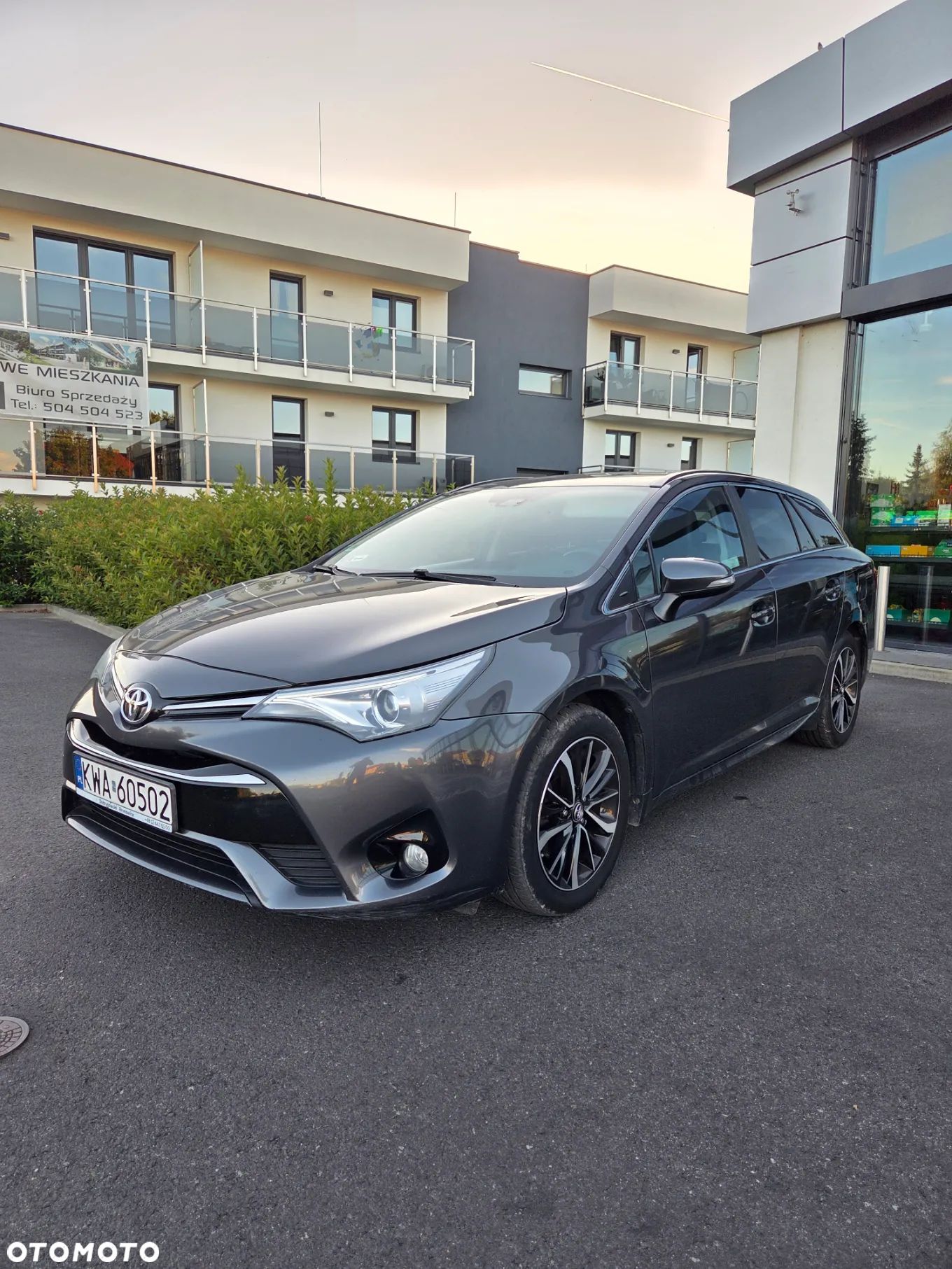 Toyota Avensis 2.0 D-4D Premium - 1