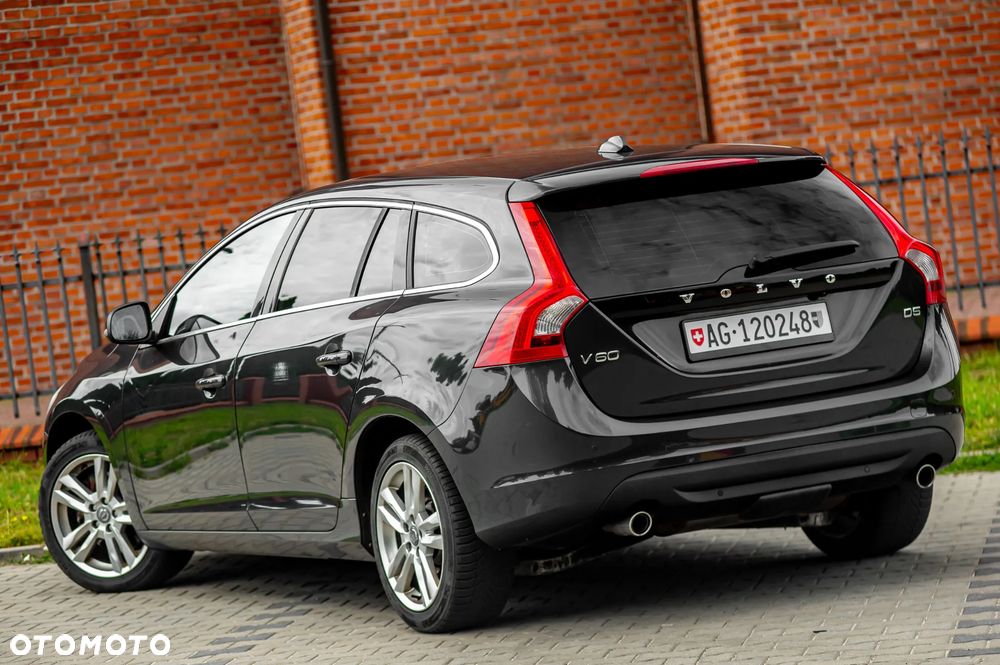 Volvo V60 D5 Geartronic Momentum - 17