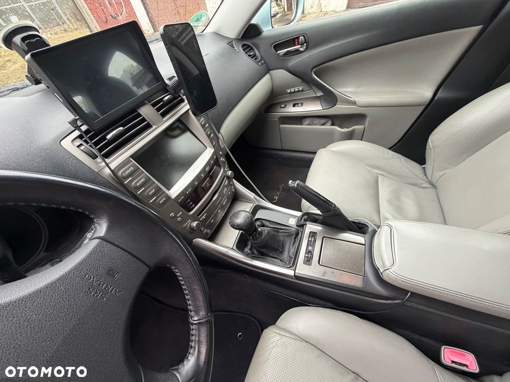 Lexus IS 220 D Prestige - 10