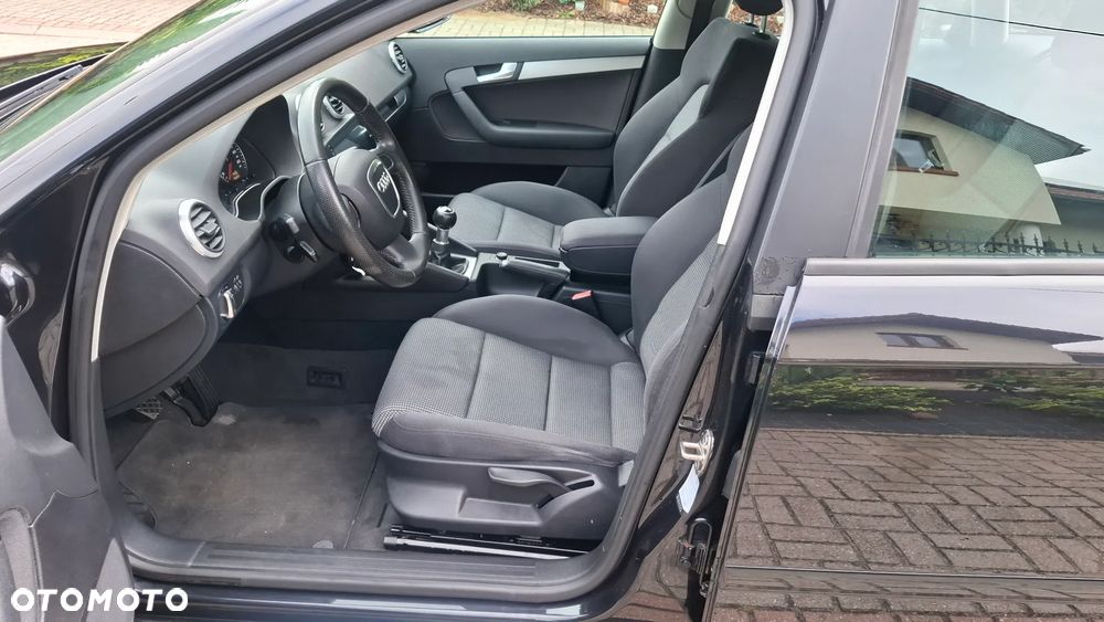 Audi A3 Sportback 2.0 TDI Ambiente - 11
