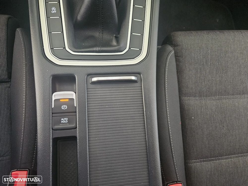 VW Passat 1.6 TDI (BlueMotion ) Trendline - 21