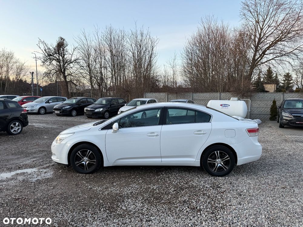 Toyota Avensis 1.6 Comfort - 8