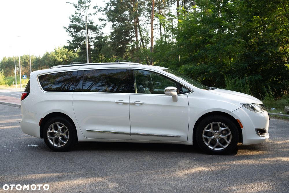 Chrysler Pacifica - 4