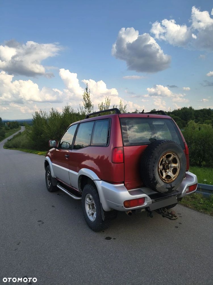 Nissan Terrano 2.4 SR - 3