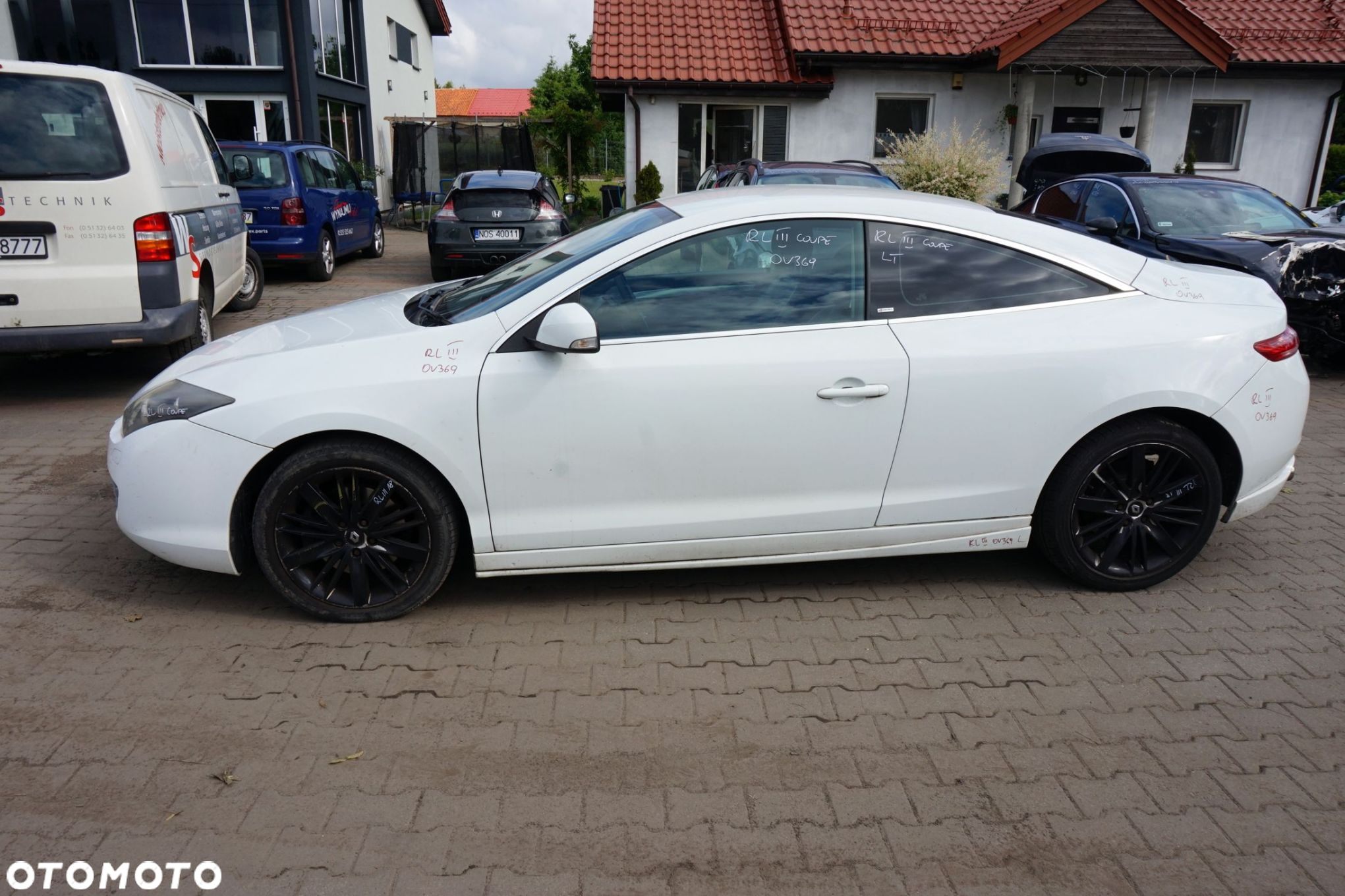 RENAULT LAGUNA III PH1 COUPE 2011 OV369 3.0 DCI V6 V9X891 235KM AJ0006 BIAŁY na części - 2