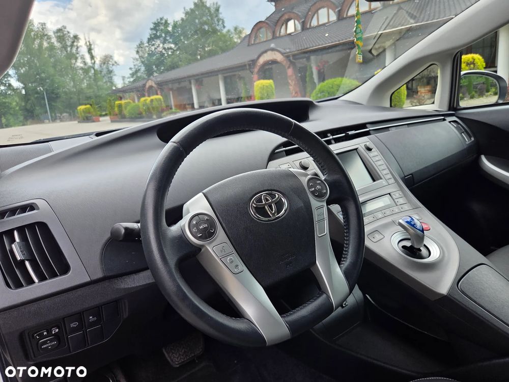 Toyota Prius (Hybrid) Executive - 23