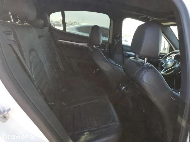 Alfa Romeo Stelvio - 9