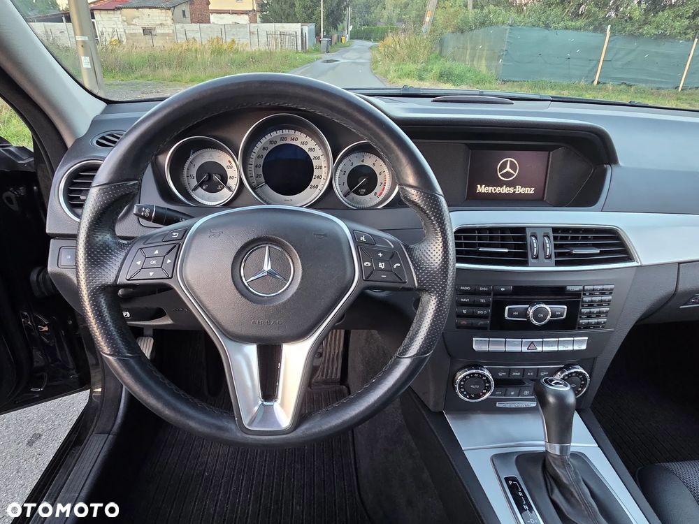 Mercedes-Benz Klasa C 180 CGI Automatik BlueEFFICIENCY Avantgarde - 15