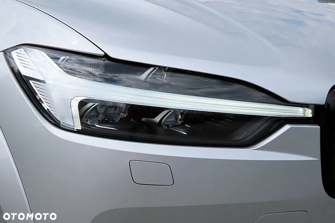 Volvo XC 60 B5 D AWD Ultimate Dark - 14