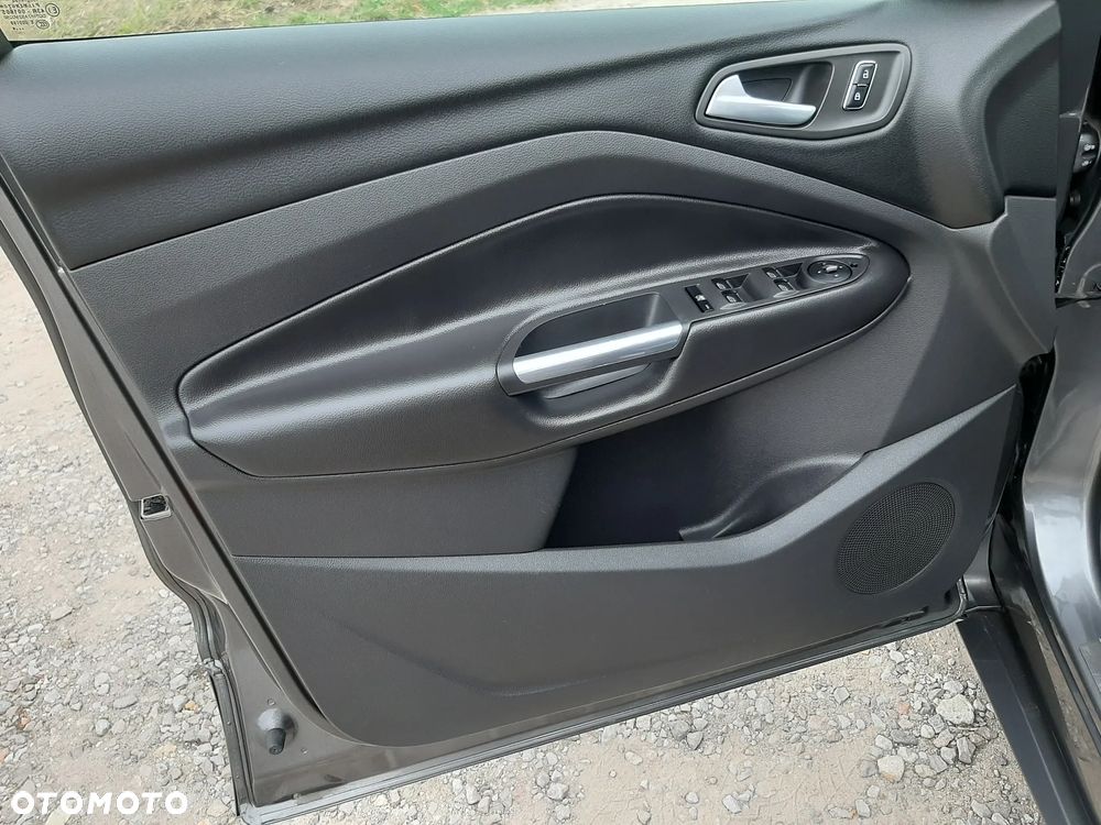 Ford Kuga 2.0 TDCi 2x4 Titanium - 29