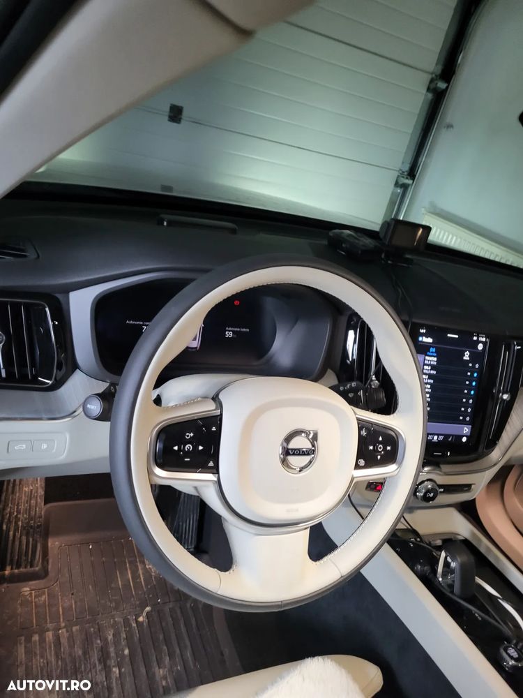 Volvo XC 60 T6 AWD Recharge Geartronic Inscription - 4