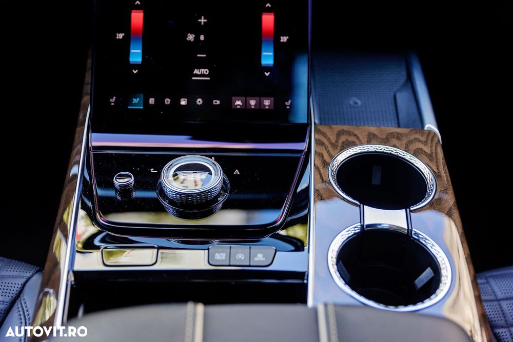 Cadillac Escalade - 21