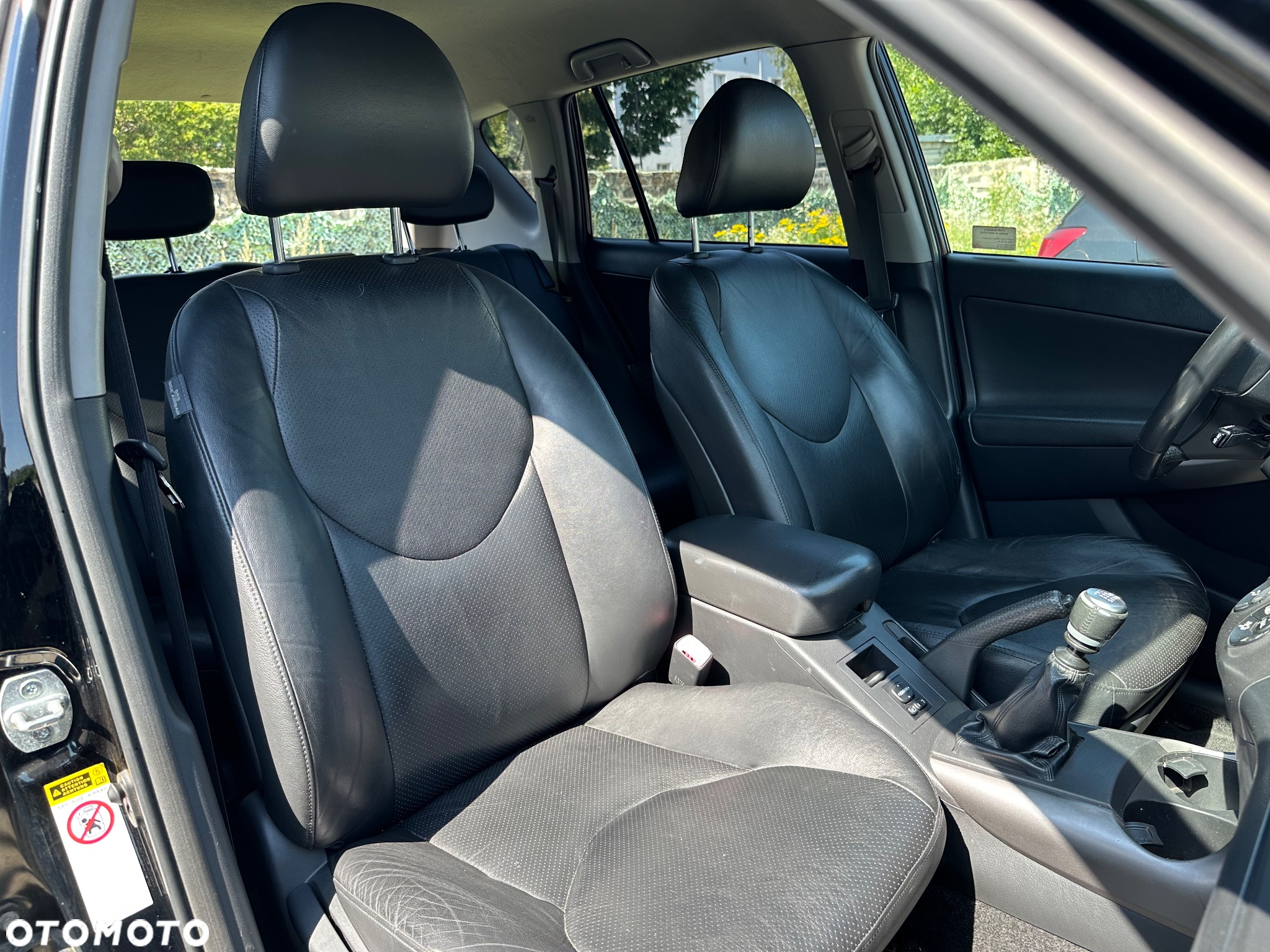 Toyota RAV4 2.2 D-4D X - 25