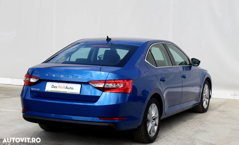 Skoda Superb 2.0 TDI DSG Ambition - 37