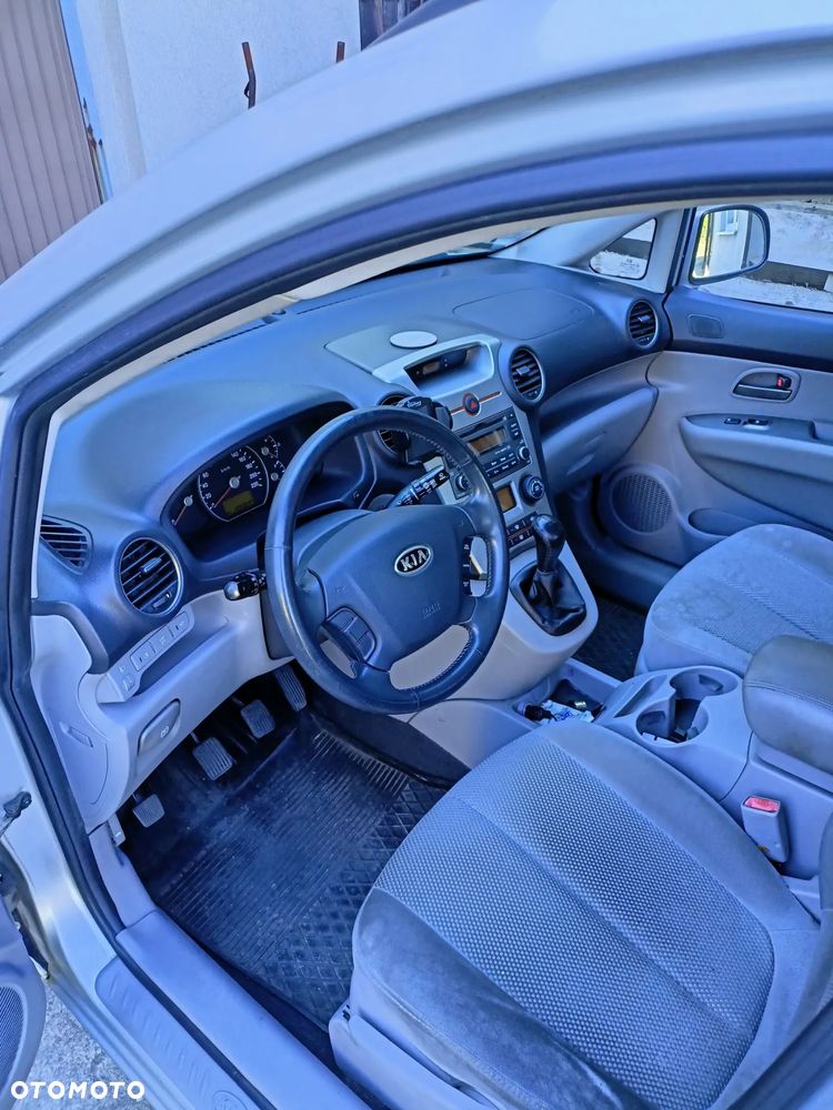 Kia Carens 2008 photo 3