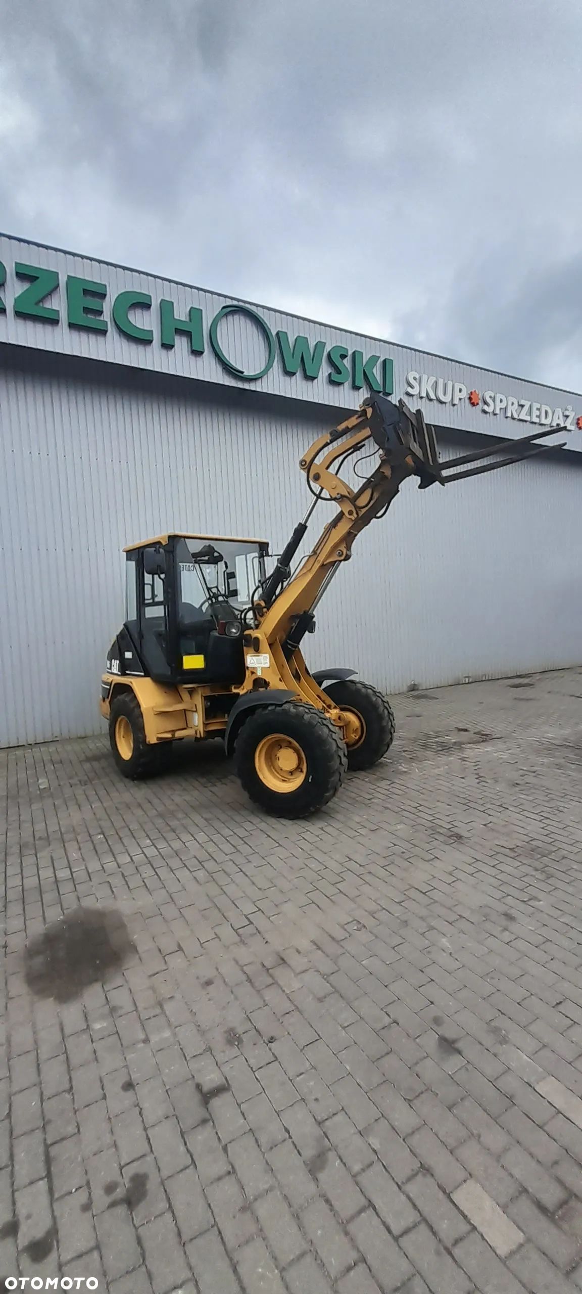 Caterpillar 906 - 1